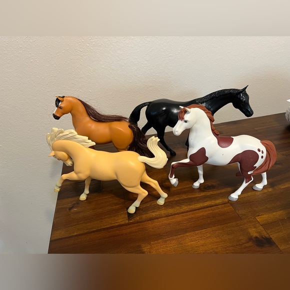 Set of Four Horses - Picture 2 of 3